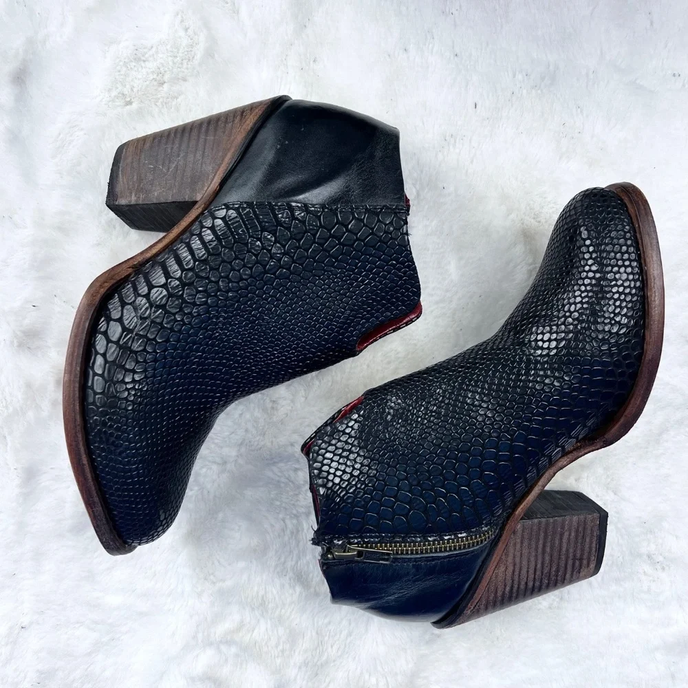 🚫SOLD! |•FREEBIRD🦅BY STEVEN•| GORGEOUS DETROIT Black Snake Booties Size 10 - Picture 6 of 16